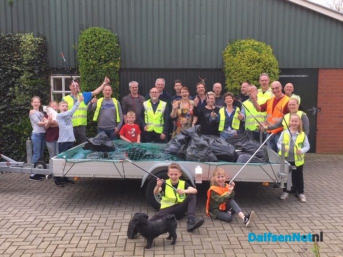 Corsobuurt Dalmsholte ruimt op! - Foto: Ingezonden foto