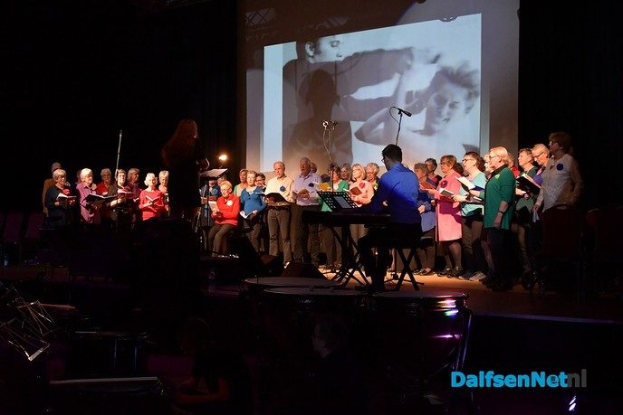 Gezamelijk optreden in de Trefkoele Plus groot succes! - Foto: Johan Bokma