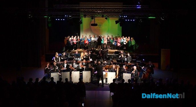 Gezamelijk optreden in de Trefkoele Plus groot succes! - Foto: Johan Bokma