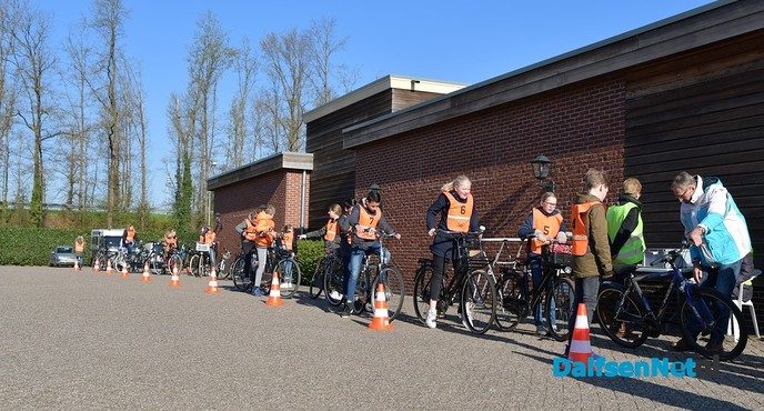 Schoolverkeersexamen Praktijk Lemelerveld. - Foto: Johan Bokma