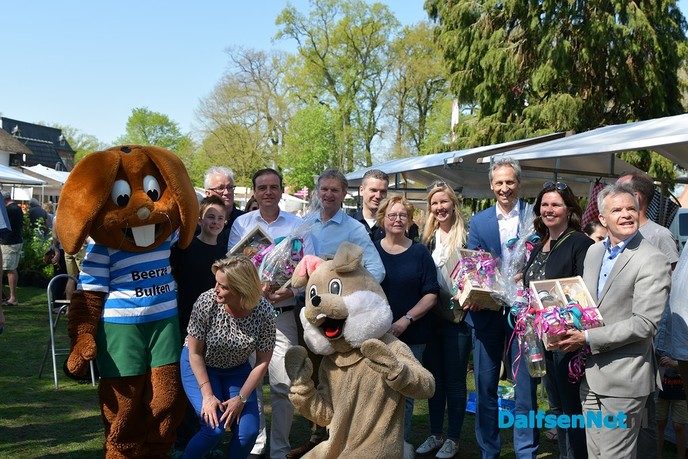 Introductie Vechtdalbox met lekkers uit de streek tijdens boerenmarkt - Foto: Johan Bokma