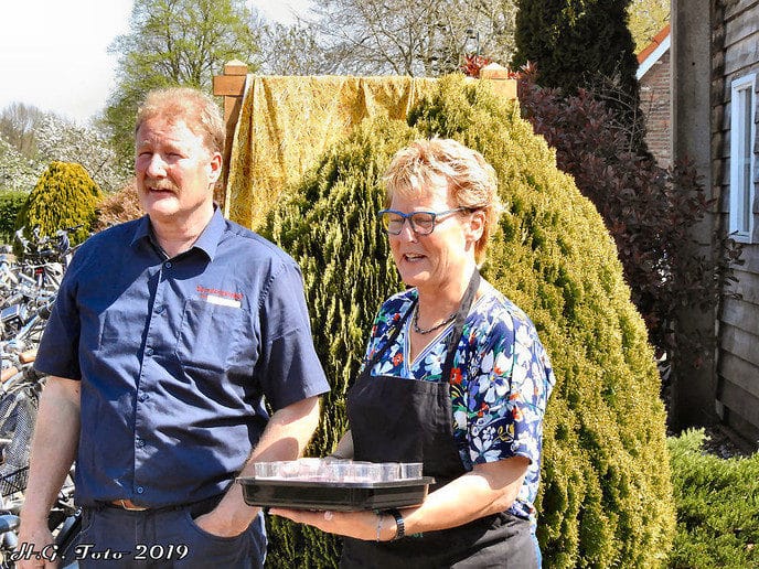 Tuinderij van der Kolk viert opening aspergeseizoen.