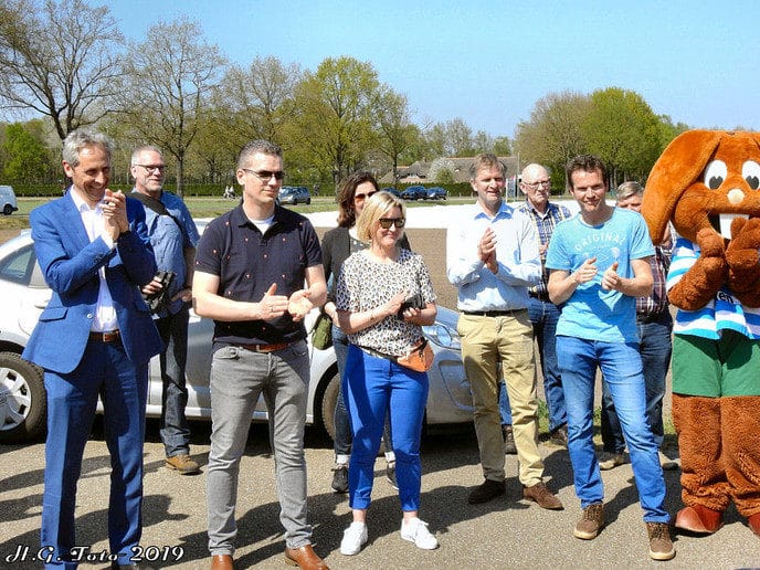 Tuinderij van der Kolk viert opening aspergeseizoen.