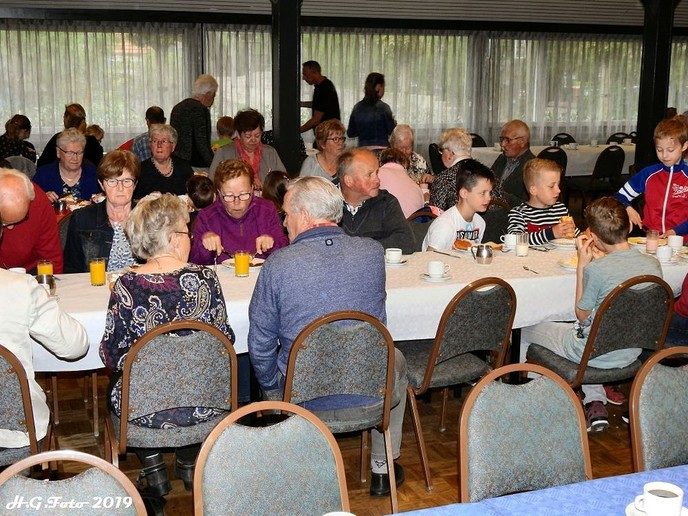 Dorpsontbijt & Aubade in de Wiekelaar.