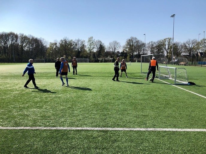 Zonnige start voor Walking Football-groep in Dalfsen