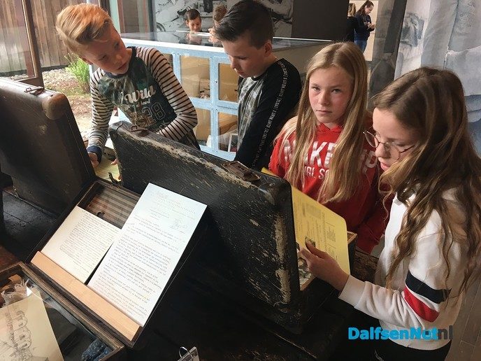 Leerlingen bezoeken Westerbork - Foto: Ingezonden foto