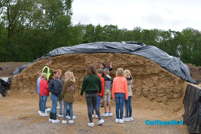 Feijen Diervoeders leert kinderen alles over koeien en hun voer - Foto: Johan Bokma