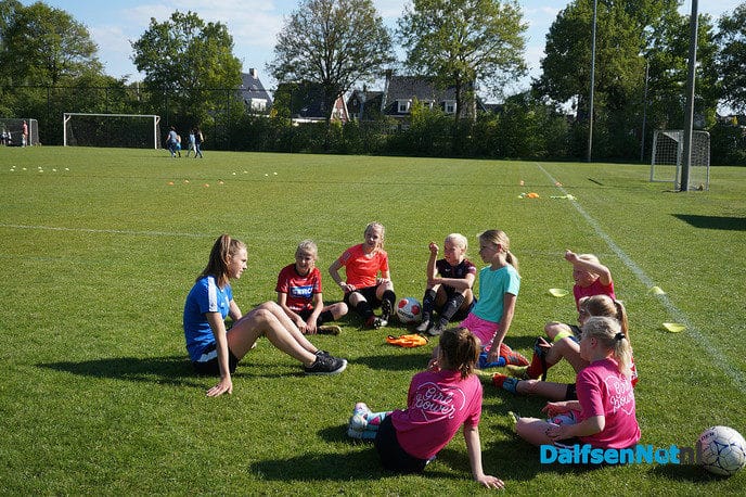 PEC Zwolle bij meiden voetbaldagen FC Dalfsen - Foto: Ingezonden foto