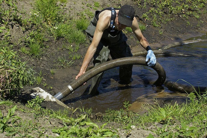 Verstopte afvoersloot schoonmaken - Foto: Paul Scholten