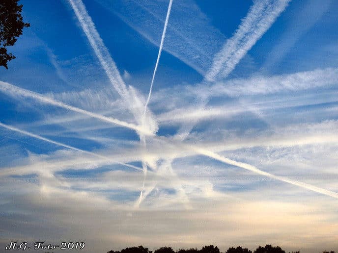 Laag hangende bewolking boven Dalfsen.