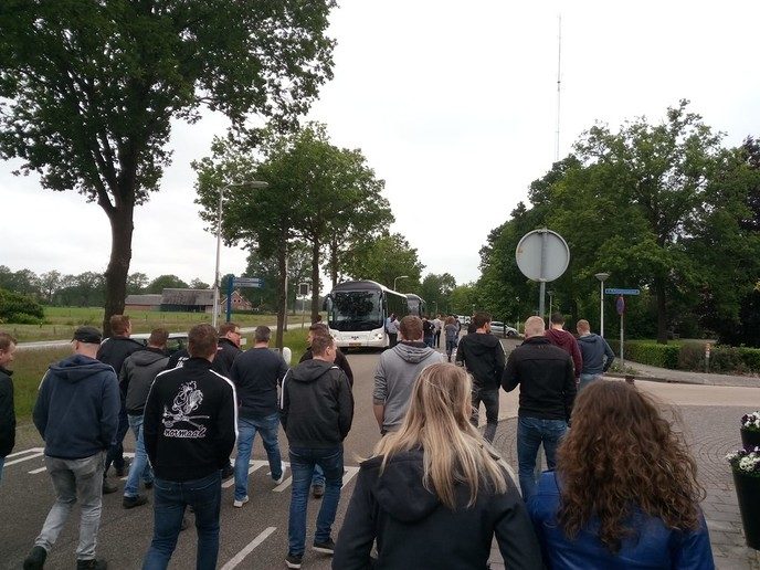 Bussen met høkers onderweg naar Normaal, met Update 2