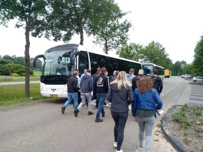 Bussen met høkers onderweg naar Normaal, met Update 2