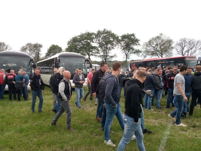 Bussen met høkers onderweg naar Normaal, met Update 2