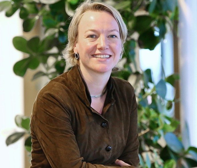 Burgemeester Erica van Lente vertelt in VerhalenCafé - Foto: Eigen geleverde foto