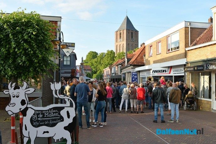 Veel publiek bij Kunsten op straat in Dalfsen - Foto: Johan Bokma