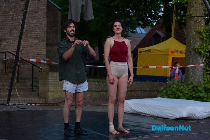 Veel publiek bij Kunsten op straat in Dalfsen - Foto: Johan Bokma
