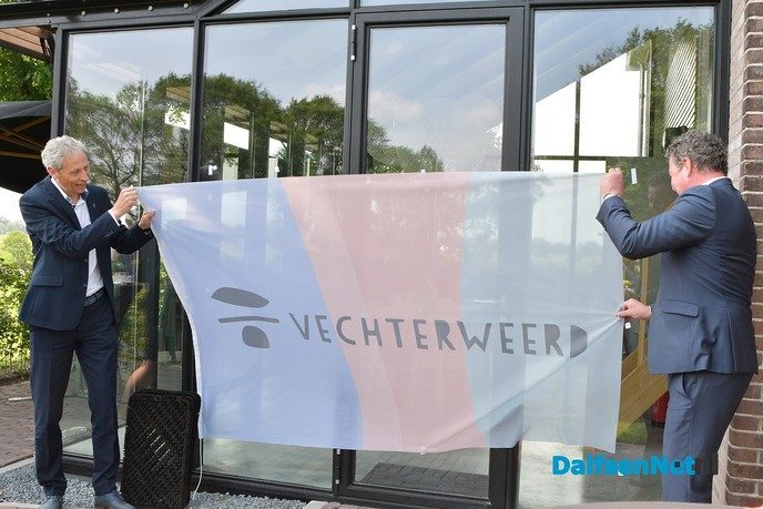 Officiële opening gerenoveerde sluiswachterswoning bij stuw Vechterweerd - Foto: Johan Bokma