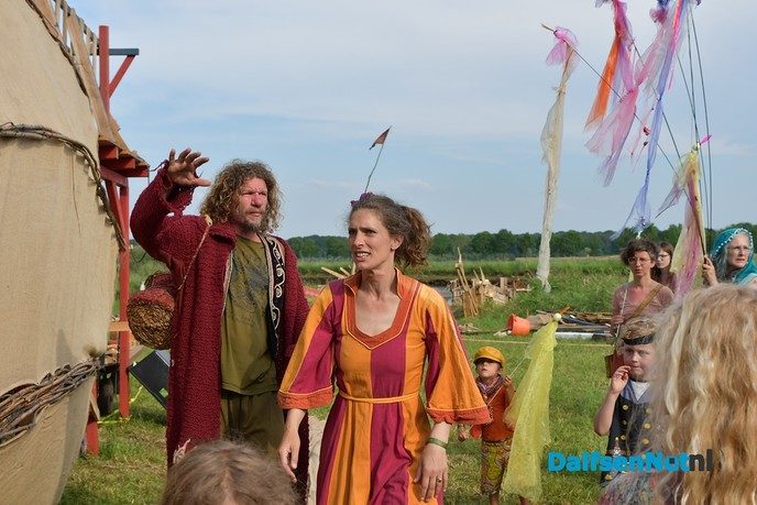 Living Village opent met theaterspektakel! - Foto: Johan Bokma