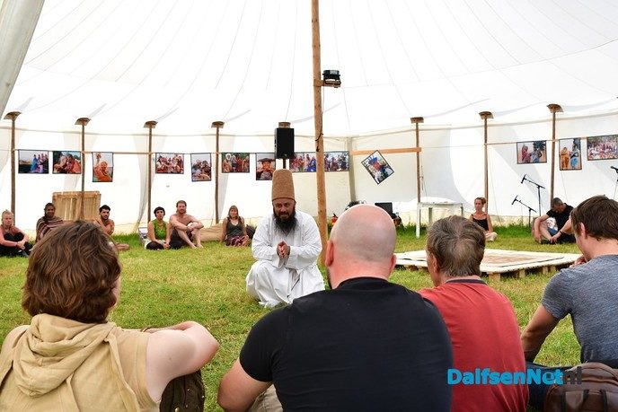 De eerste dag van het weekend ontpopt tot waanzinnig feest! - Foto: Johan Bokma