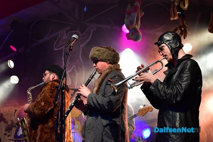 De eerste dag van het weekend ontpopt tot waanzinnig feest! - Foto: Johan Bokma
