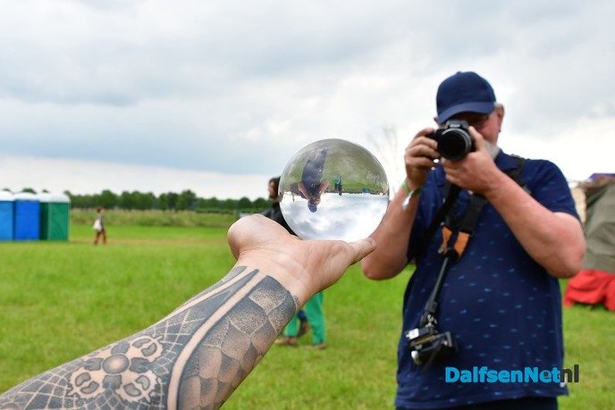 De eerste dag van het weekend ontpopt tot waanzinnig feest! - Foto: Johan Bokma