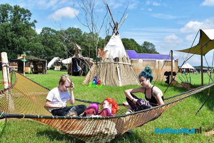 De eerste dag van het weekend ontpopt tot waanzinnig feest! - Foto: Johan Bokma