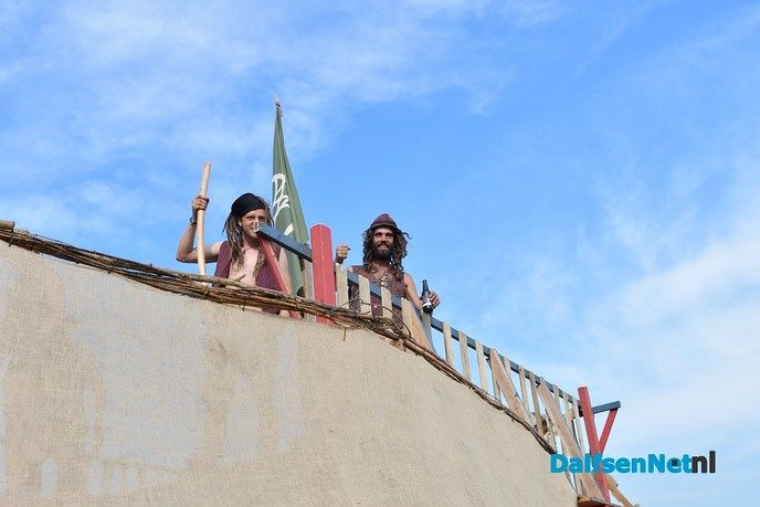 Living Village opent met theaterspektakel! - Foto: Johan Bokma