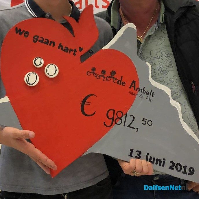 Leerlingen Ambelt fietsen recordbedrag bij elkaar - Foto: Ingezonden foto