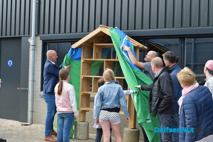 Groot insectenhotel voor de Westerhof, ‘De Groenste Straat van Overijssel’. - Foto: Johan Bokma