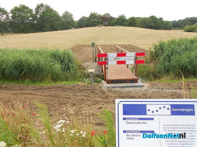Nieuwe brug naar zwevende kei