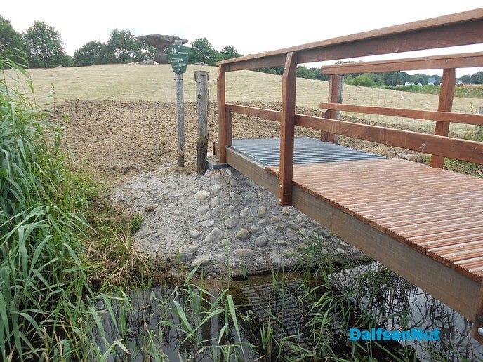 Nieuwe brug naar zwevende kei