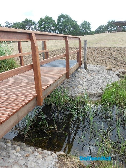 Nieuwe brug naar zwevende kei