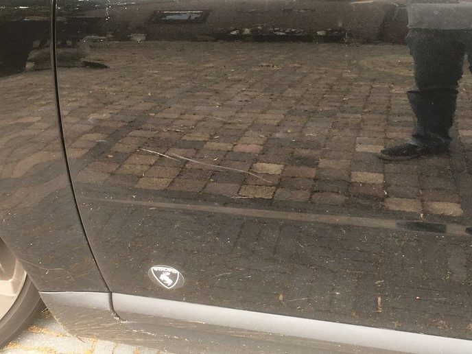 Schade aan auto - Foto: Eigen geleverde foto