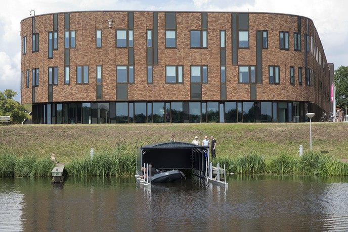 Het botenhuis ligt er, nu de zomp nog… - Foto: Eigen geleverde foto