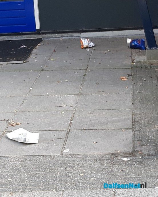 Hangjongeren in Oudleusen - Foto: Ingezonden foto