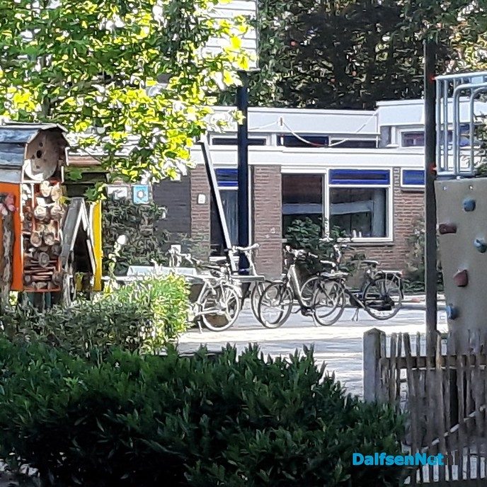 Hangjongeren in Oudleusen - Foto: Ingezonden foto