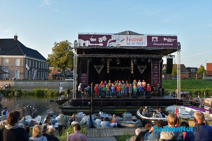 Een weergaloze start voor Festival op de Vecht - Foto: Johan Bokma