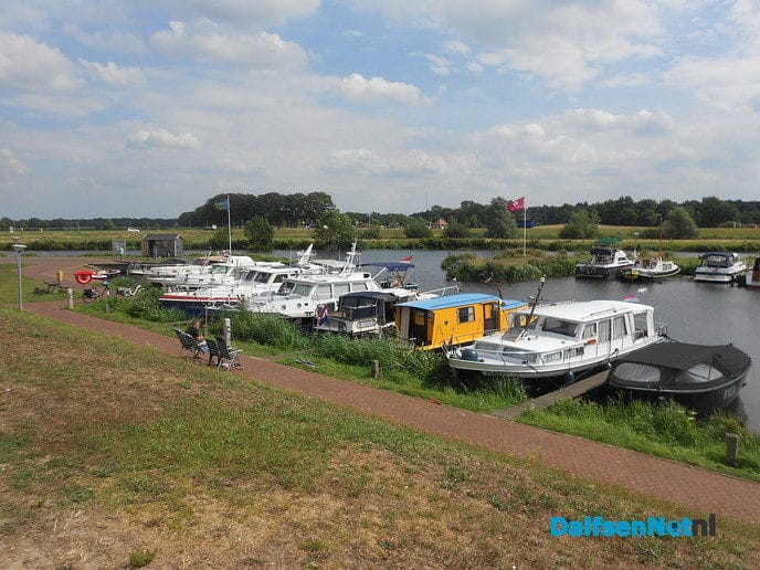 Gezellige aanblik bij de haven