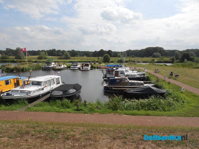 Gezellige aanblik bij de haven