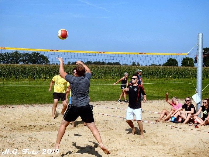 Lindeboom beachvolleybal toernooi laatste evenement Oranjefeest
