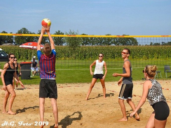 Lindeboom beachvolleybal toernooi laatste evenement Oranjefeest