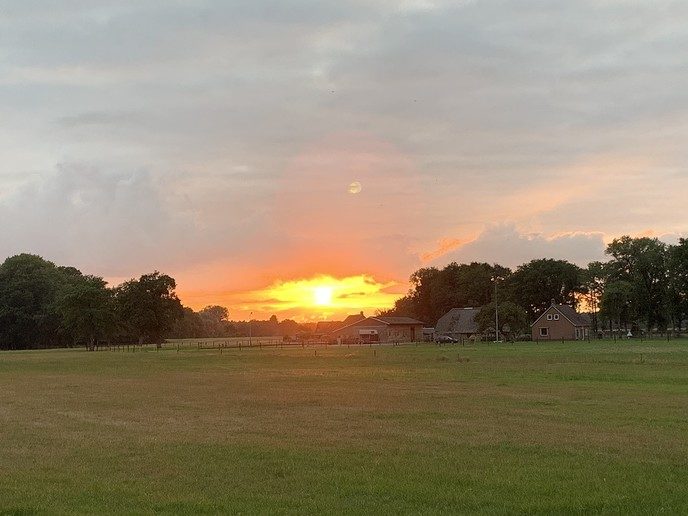 Zonsondergang Hessum