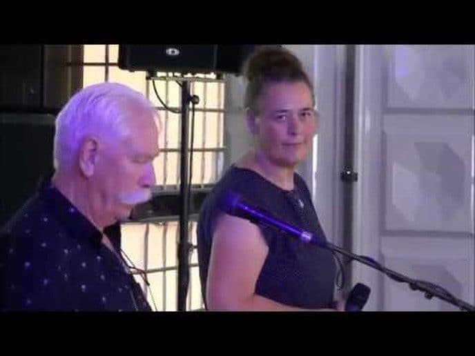 Aalt & Anja Westerman op het Oranjefeest in Oudleusen.