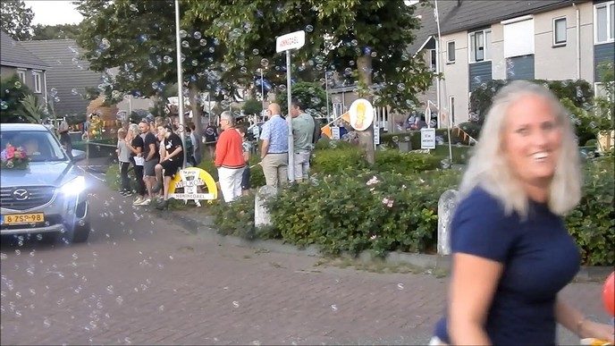 Optocht Oranjefeest Oudleusen (video)