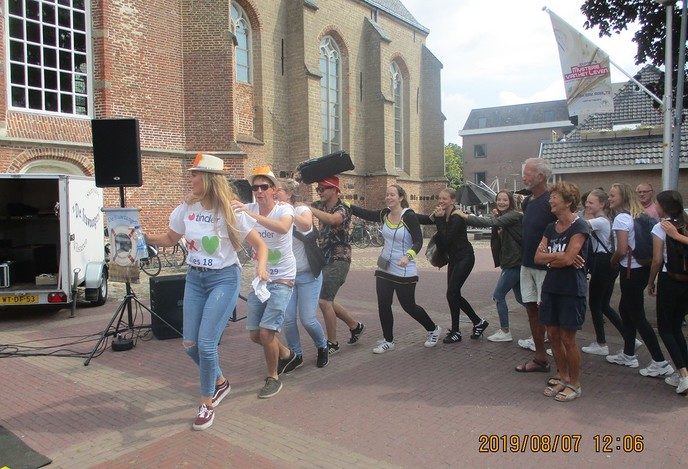 Stuwzangers zetten bottermarkt Raalte op de kop - Foto: Eigen geleverde foto