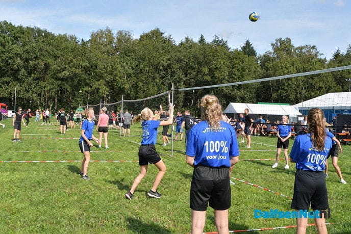 Polonaise feest en sportiviteit op het Maisfeest - Foto: Johan Bokma