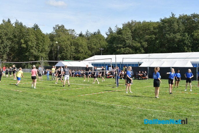 Polonaise feest en sportiviteit op het Maisfeest - Foto: Johan Bokma