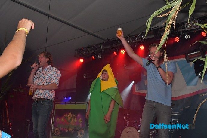 Polonaise feest en sportiviteit op het Maisfeest - Foto: Johan Bokma