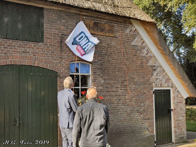 Naambord onthuld.