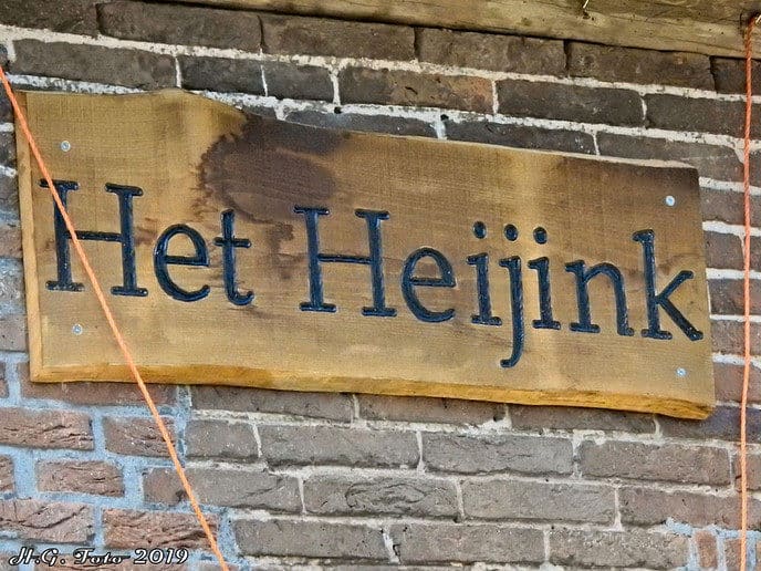 Naambord onthuld.